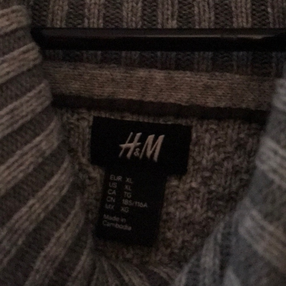 H&M Sweater - Picture 3 of 3